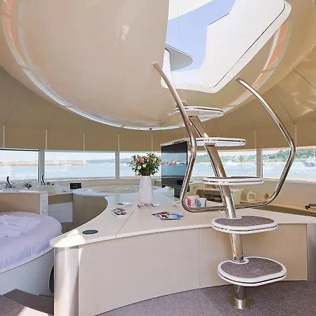 Anthenea Hoteliere Flottante Πλωτό κατάλυμα Perros-Guirec
